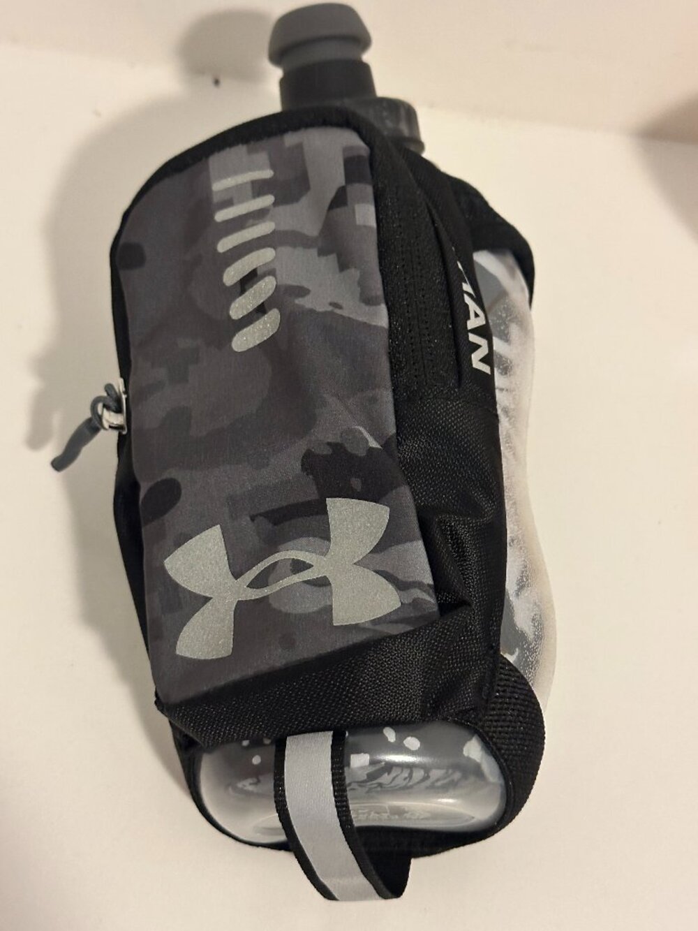 Under Armour x Nathan Running Water Bottle & Storage Pouch – Black Camo